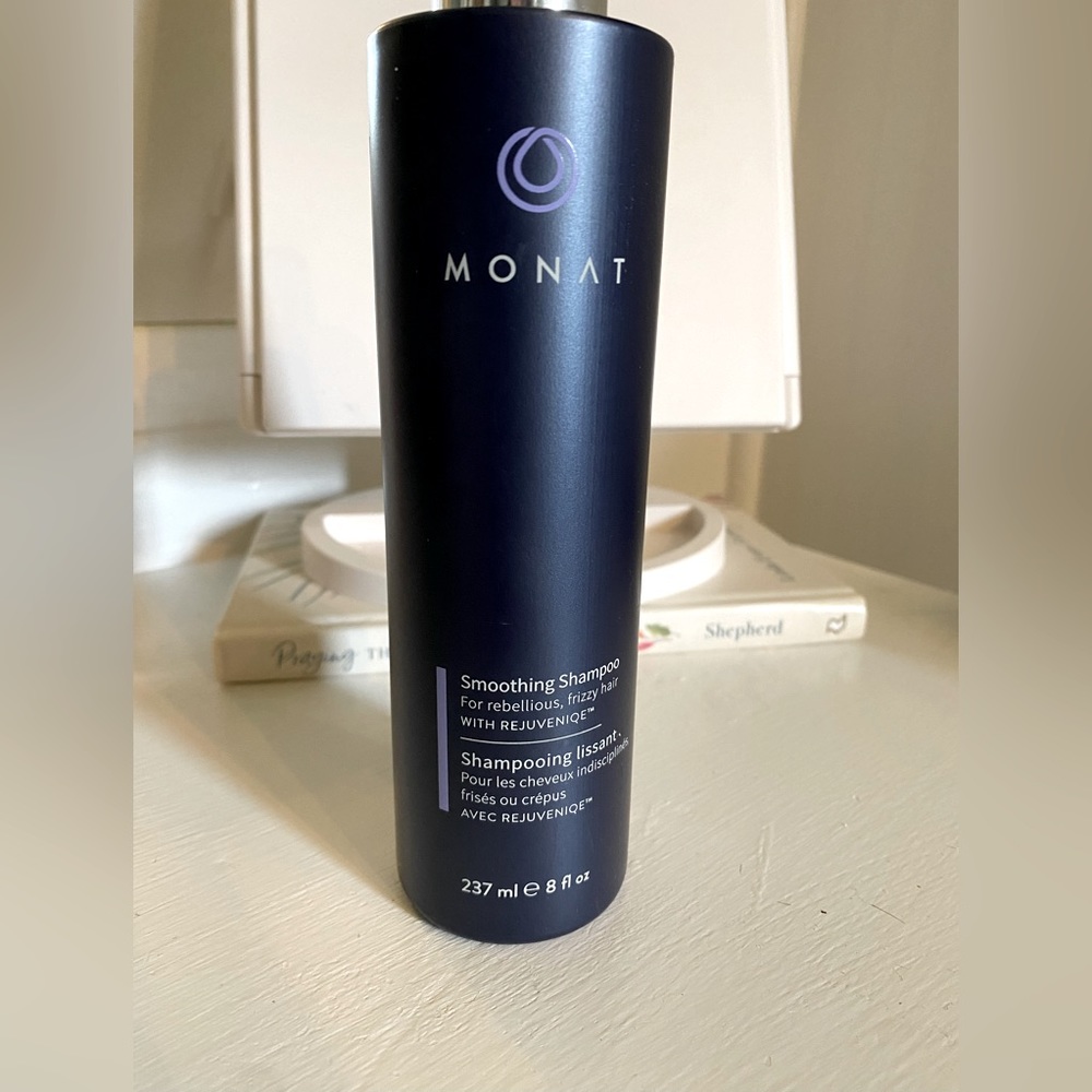 NWT Monat Smoothing Shampoo